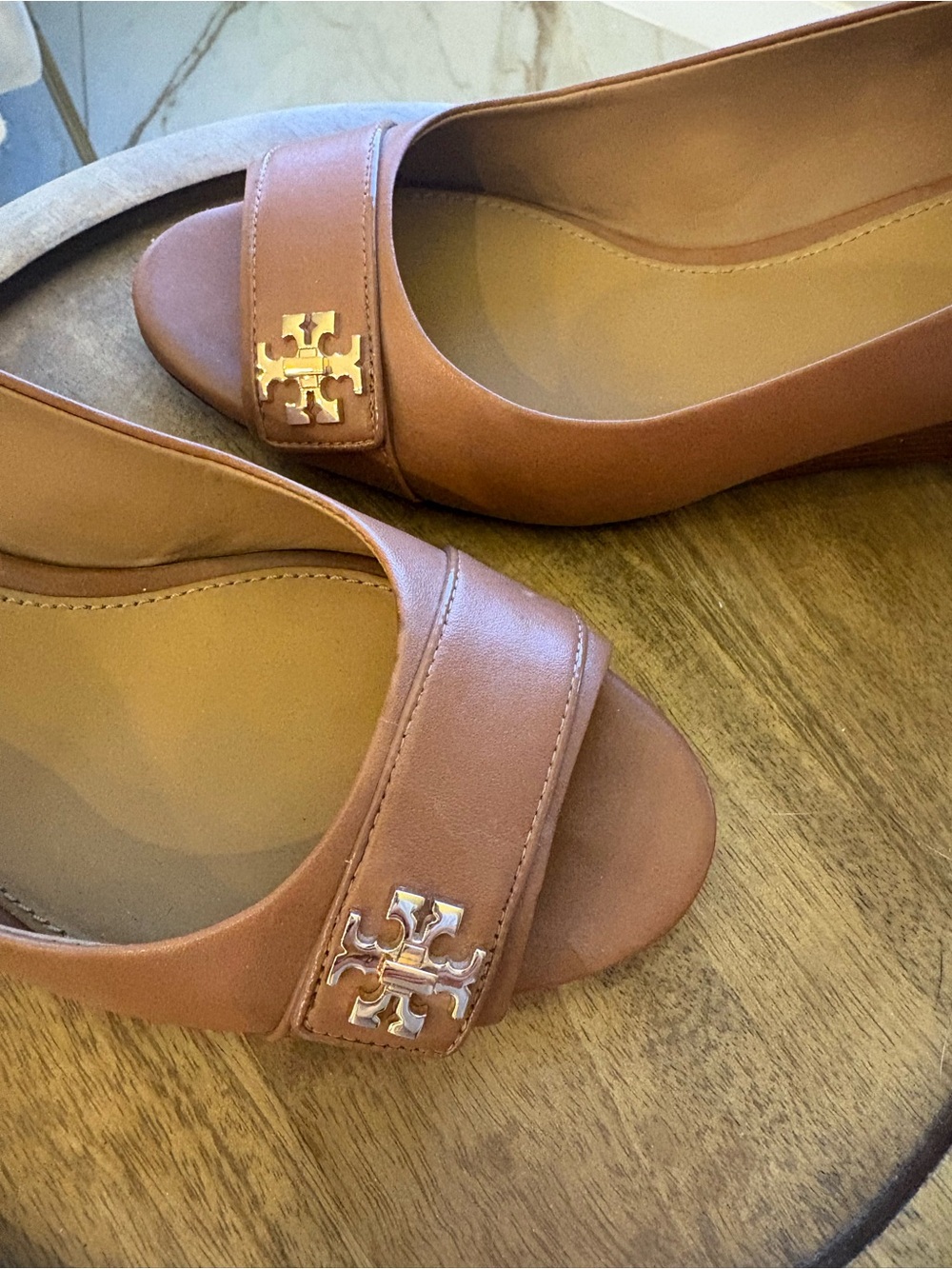 Tory Burch KIRA Tan Open-Toe Heels with Gold Logo Sandals 7M - Picture 2 of 10